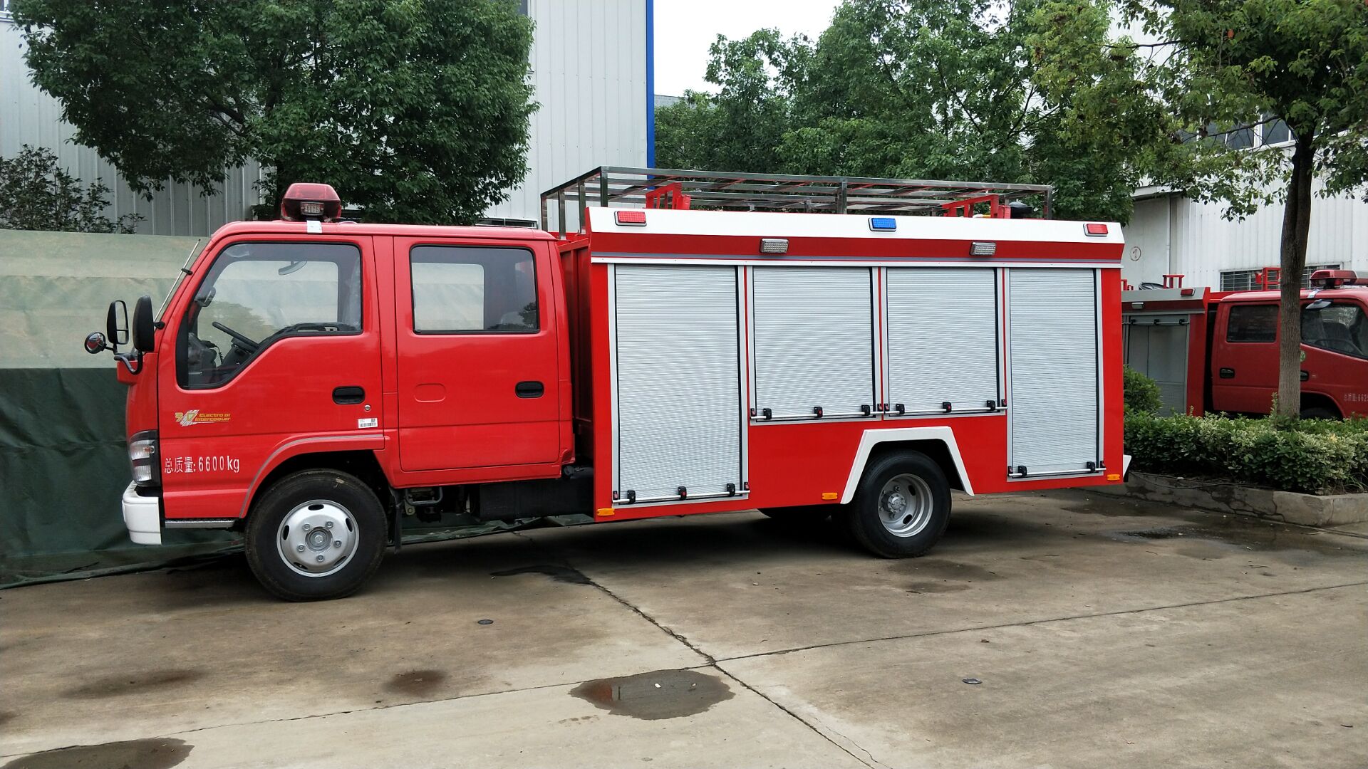 五十鈴雙排水罐消防車(chē)圖片 4A08BDD160F6DD16C0AC2B29CBA60F1F.jpg