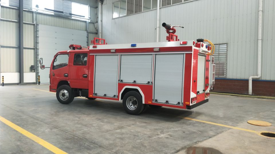 東風(fēng)凱普特2.5噸泡沫消防車 6B6A4C53FC909BBA78C039440D09B312.jpg